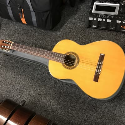 YAMAHA G-120 classical vintage guitar NIPPON GAKKI JAPAN 1960s in very good condition with original vintage case. image 2