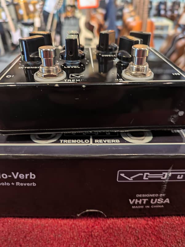 VHT AV-MV1 Melo-Verb Tremolo and Reverb Pedal | Reverb