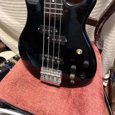Series 10 4 string bass guitar - Black image 7