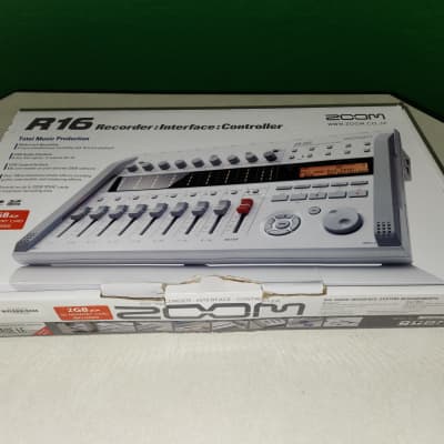 Zoom R16 USB Audio Interface / Digital Multitrack Recorder