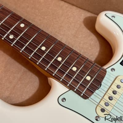 Fender Vintera '60s Stratocaster Modified MIM Electric Guitar image 9