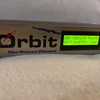 Race 90’s Vibes - E-MU Orbit v2 Dance Planet Synthesizer Rack Module