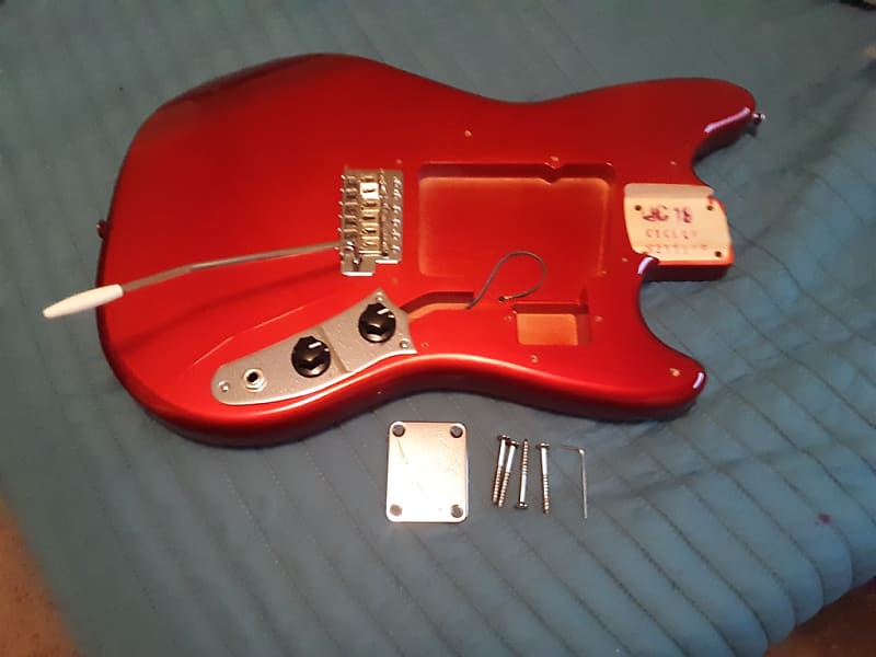 Fender Squier Paranormal Cyclone / Mustang Body 2022 Model Fender Squier Paranormal Cyclone / Mustang Body 2022 Model