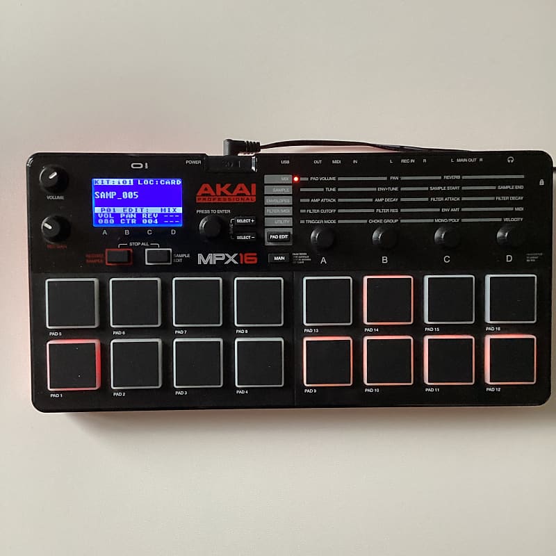 Akai MPX16 Sampler with 16 Pads | Reverb