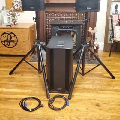 2x QSC K10 1000-Watt Active 2-Way PA Speakers And 1 X QSC KSub W/stands And Carry Bags image 1