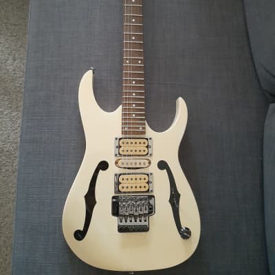 Ibanez PGM30-WH Paul Gilbert Signature with Lo TRS II Tremolo 1995 - 2002 - White image 1