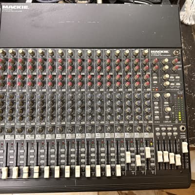 Mackie CR1604-VLZ 16-Channel Mic / Line Mixer