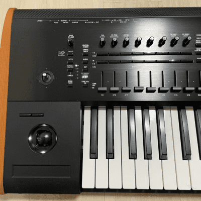 Korg Kronos 2 61-Key Music Workstation Keyboard Synthesizer with 