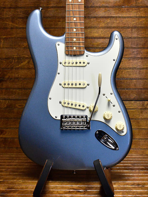 Fender Vintera 60's Stratocaster Ice Blue Metallic | Reverb