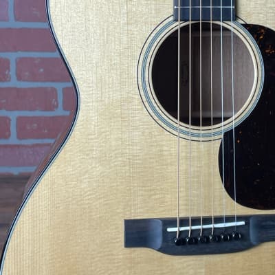 Martin 000-18 Acoustic Guitar image 2
