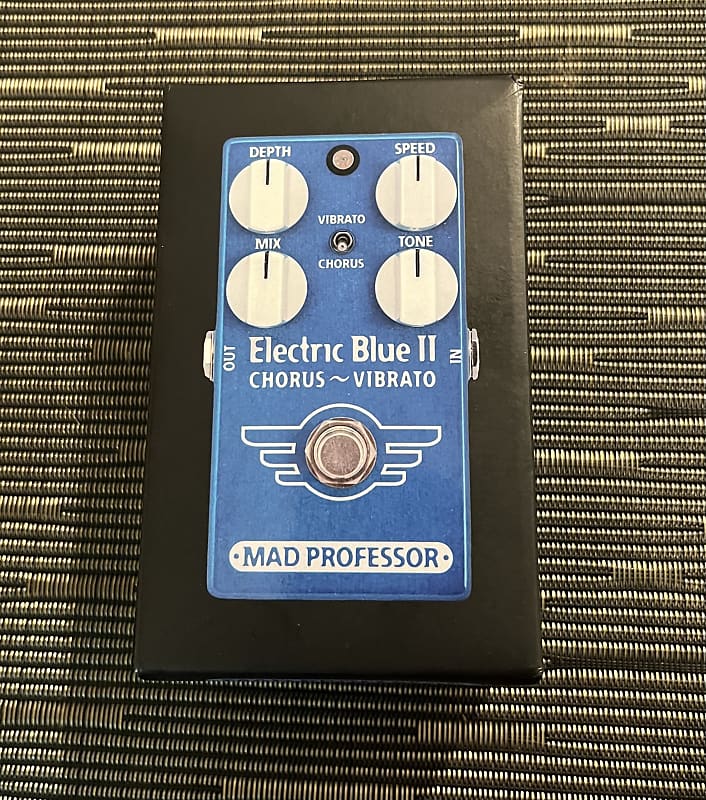 未使用！MAD PROFESSOR ELECTRIC BLUE II Amazon.com: Mad Professor Electric Blue II Chorus Vibrato