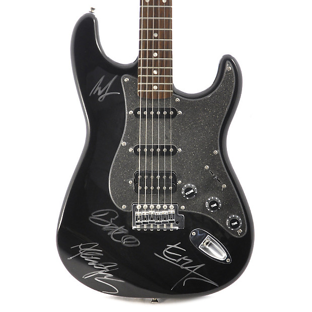 Squier stratocaster black sale
