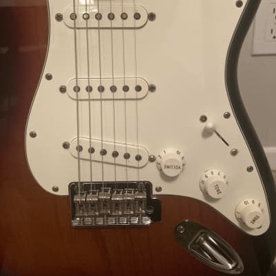 Sunburst Fender Player Stratocaster image 2