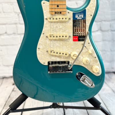 Fender American Elite Stratocaster with Maple Fretboard 2016 - 2019 - Ocean Turquoise Metallic image 2