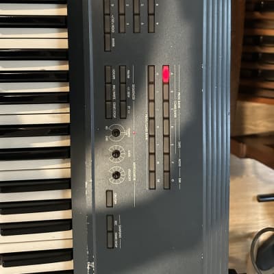 Korg Triton Extreme 76-Key 120-Voice Polyphonic Workstation 2005 - 2009 - Black
