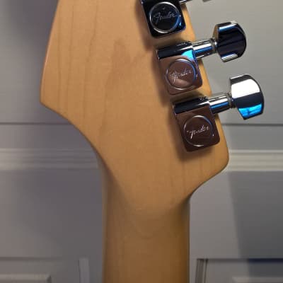 2004 Fender American Standard Stratocaster -- 3-Color Sunburst; Rosewood Fretboard image 9