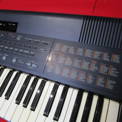 Roland EM-305 Intelligent Synthesizer Arranger Keyboard