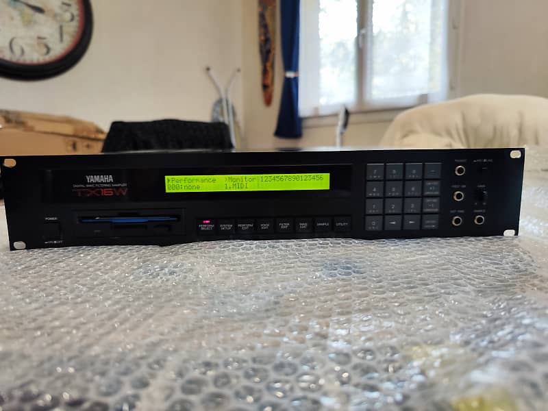 Yamaha TX16W Digital Wave Filtering Sampler 1980s - Black image 1