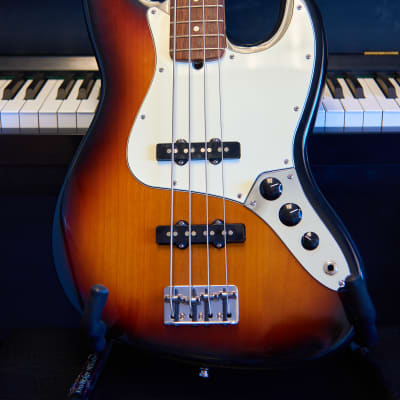 Fender American Standard Jazz Bass with Rosewood Fretboard 2001 - 3-Color Sunburst image 4