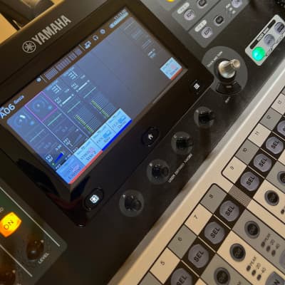 TF1 (40 Input) Digital Mixing Console + Case