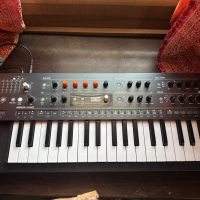 Arturia MiniFreak 37-Key 6-Voice Polyphonic Hybrid