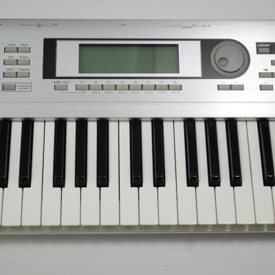 KORG TRITON Le 61 (中古)