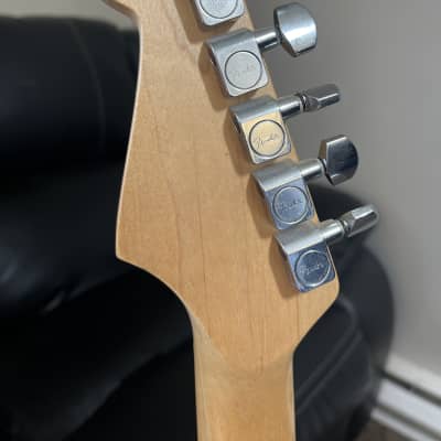 Fender Stratocaster 2015 - Sunburst image 3