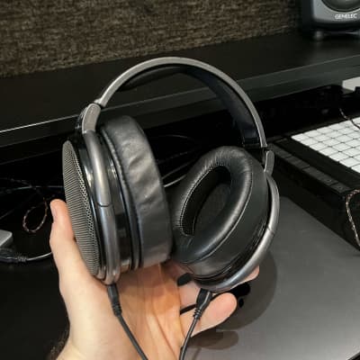 Sennheiser HD 650 Reference Headphones with Brainwavz Earpads image 1