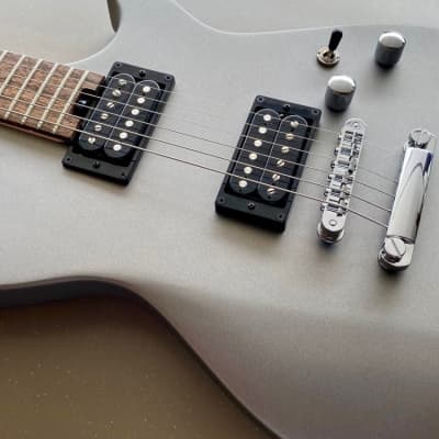 Cort Meta Series MBM-1 Matthew Bellamy Signature Guitar Silver image 14
