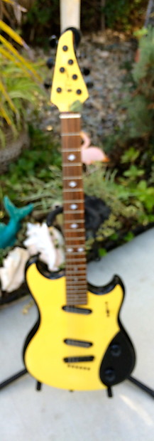 1979 Dean USA Z Standard Bound Explorer -- Cherry Burst