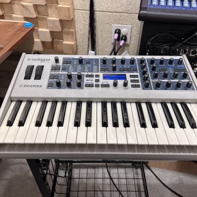 Access Virus Indigo 2 37 Keyboard