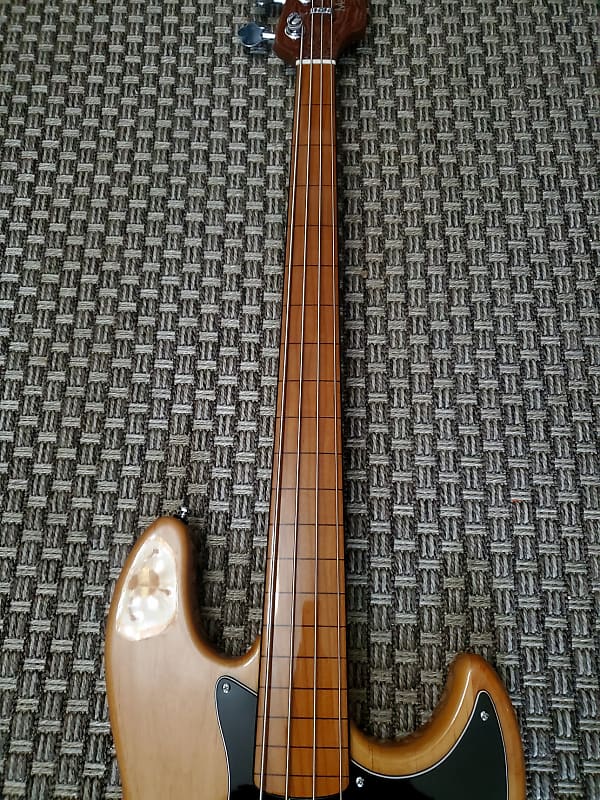 Sire v5 on sale fretless bass