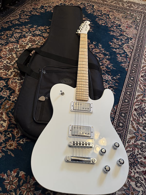 Fender テレキャス　SCANDALのHARUNAシグネイチャーになります。 I Bought The SCANDAL Tele | 2020 Fender Haruna Signature