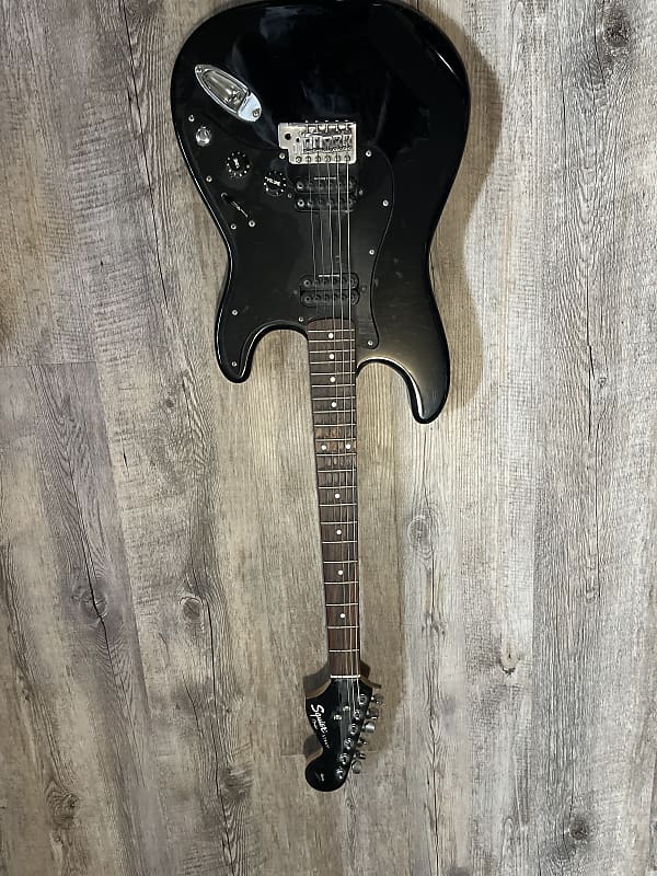 Squier Stratocaster - Black image 1