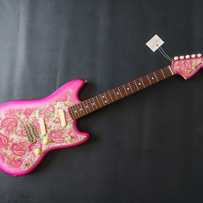 ギター Char Mustang Pink Paisley Char Mustang® Pink Paisley – Fender