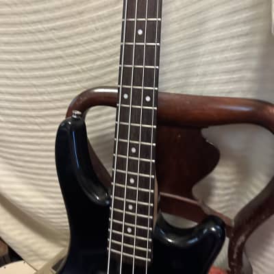 Series 10 4 string bass guitar - Black image 3
