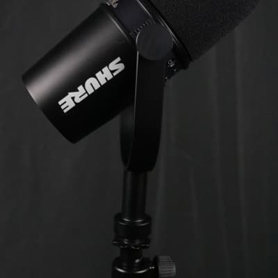 Shure MV7 Dynamic USB Podcast Microphone 2020 Black image 2