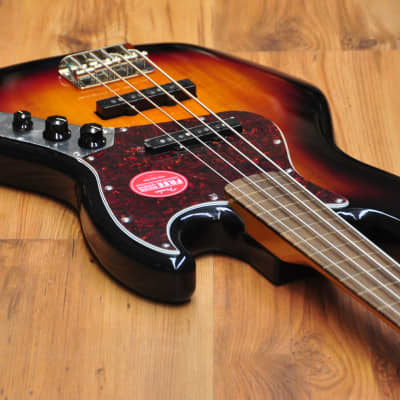 Squier  Classic Vibe 60's Jazz Bass Fretless 3 Tone Sunburst image 15