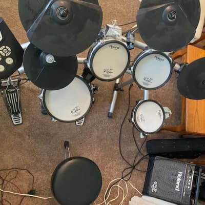 Roland TD-6V Electronic Drum Set with Roland V Drum Amp, Upgraded Mesh Pads, Extra Cymbal Pad, Double Bass Pedal