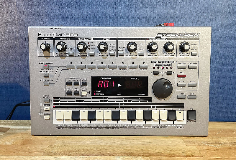 Excellent] Roland MC-303 Classic Groovebox - Silver | Reverb