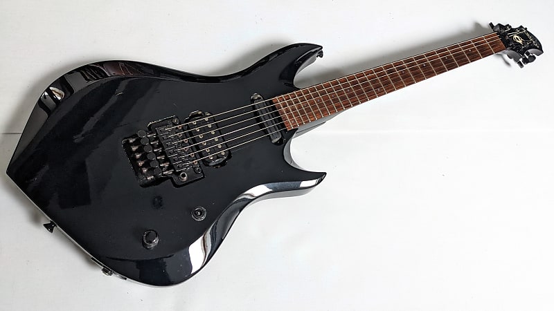 Edwards Aiji Pierrot signature