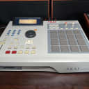 Akai MPC2000XL 32MB RAM - 1GB CF Drive - MIDI Production Center 2000 - 2005 - Grey