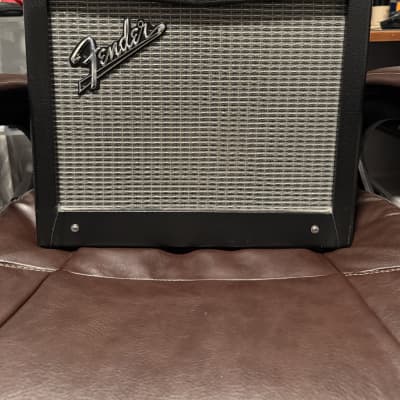 Fender Frontman 15B Guitar Bass Combo Amp Amplifier, 6.5” Speaker