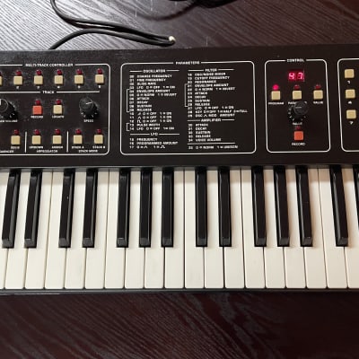 Sequential Circuits SixTrak 49-Key 6-Voice Polyphonic Synthesizer 1984 - 1985 - Black with Wood Sides