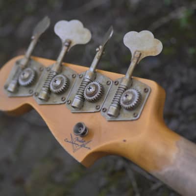 Fender Custom Shop '64 Precision Bass, Relic - Aged Vintage White image 5