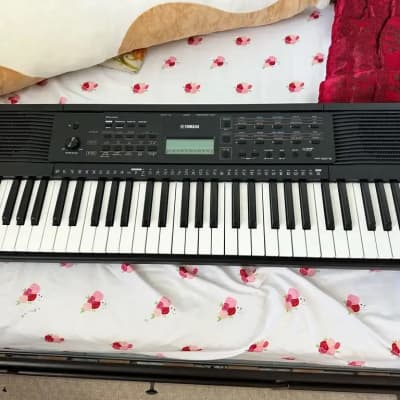 Yamaha PSR-E273 61-Key Arranger Keyboard 2020 - Present - Black