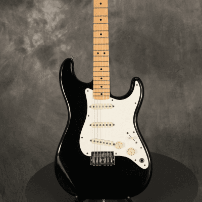Fender Standard Stratocaster Hardtail (1983 - 1984)