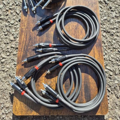 Roland RCC-5-2R2R X 2 , Rcc-5-2R28 X 1, Rcc-3-2R2R X 1 BUNDLE OF 4 RCA CABLES
