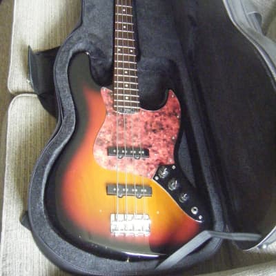 Blade Tetra B-1 Bass 2006 3 Tone Sunburst -Foam Case-Post possible-Offers considered image 1