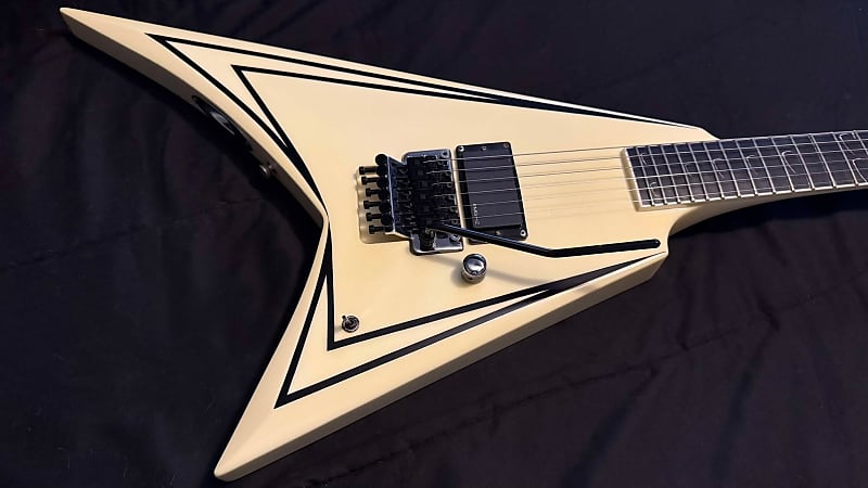 Edwards ESP Alexi Laiho Scythe Signature 2009-2018 in White Edwards ESP Alexi Laiho Scythe Signature 2009-2018 in White